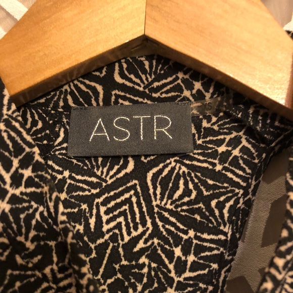 ASTR Printed Mock Neck Dress - Picture 3 of 6